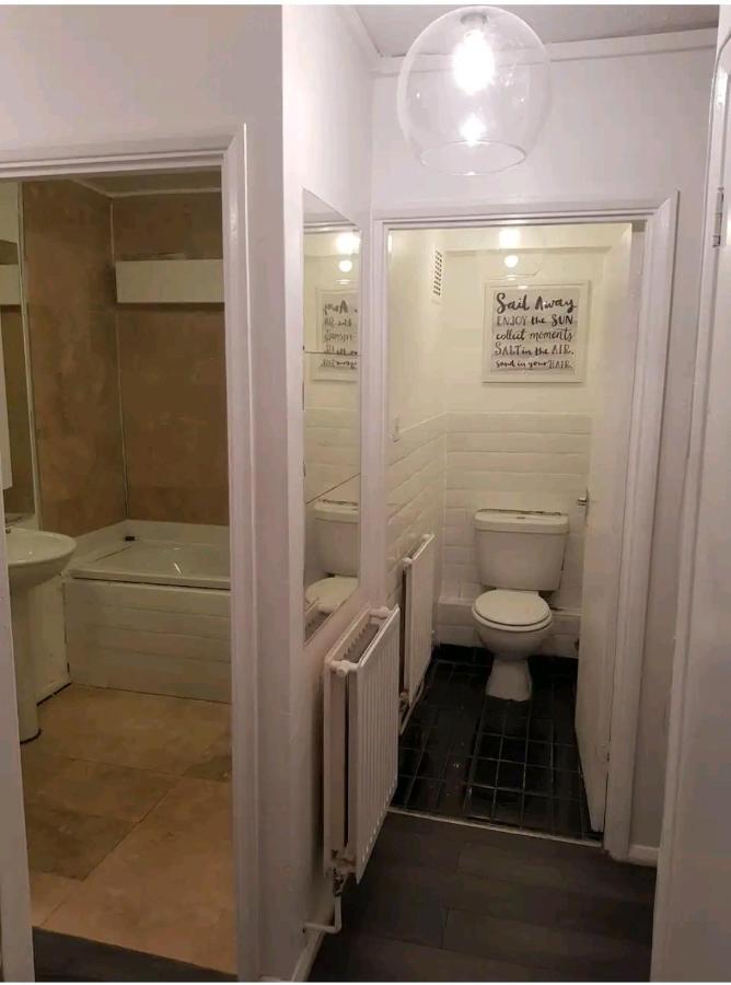 Appartamento R1 Superking Sized Bed & 65" Tv On The Wall In Clapham Londra Esterno foto