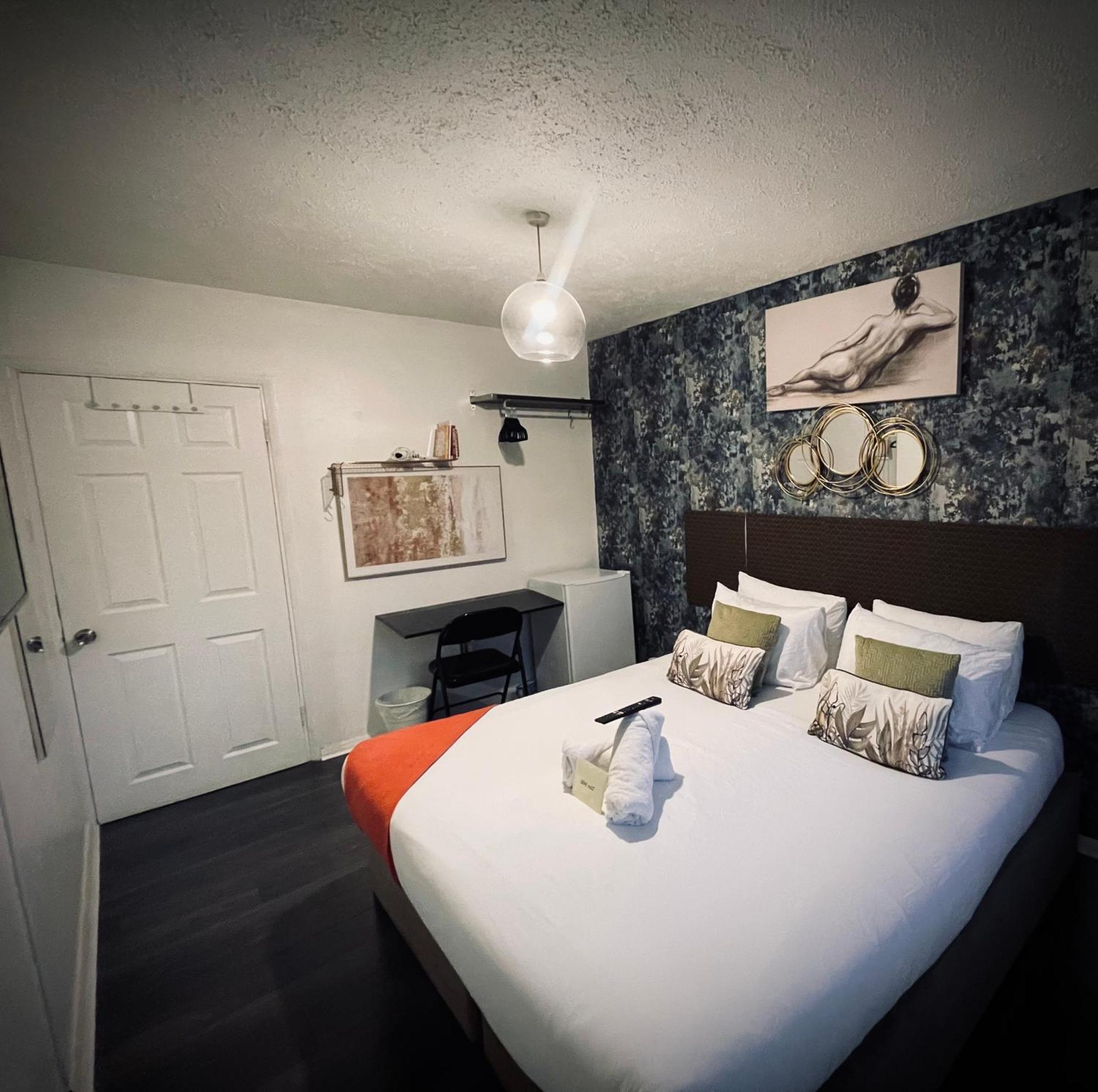 Appartamento R1 Superking Sized Bed & 65" Tv On The Wall In Clapham Londra Esterno foto
