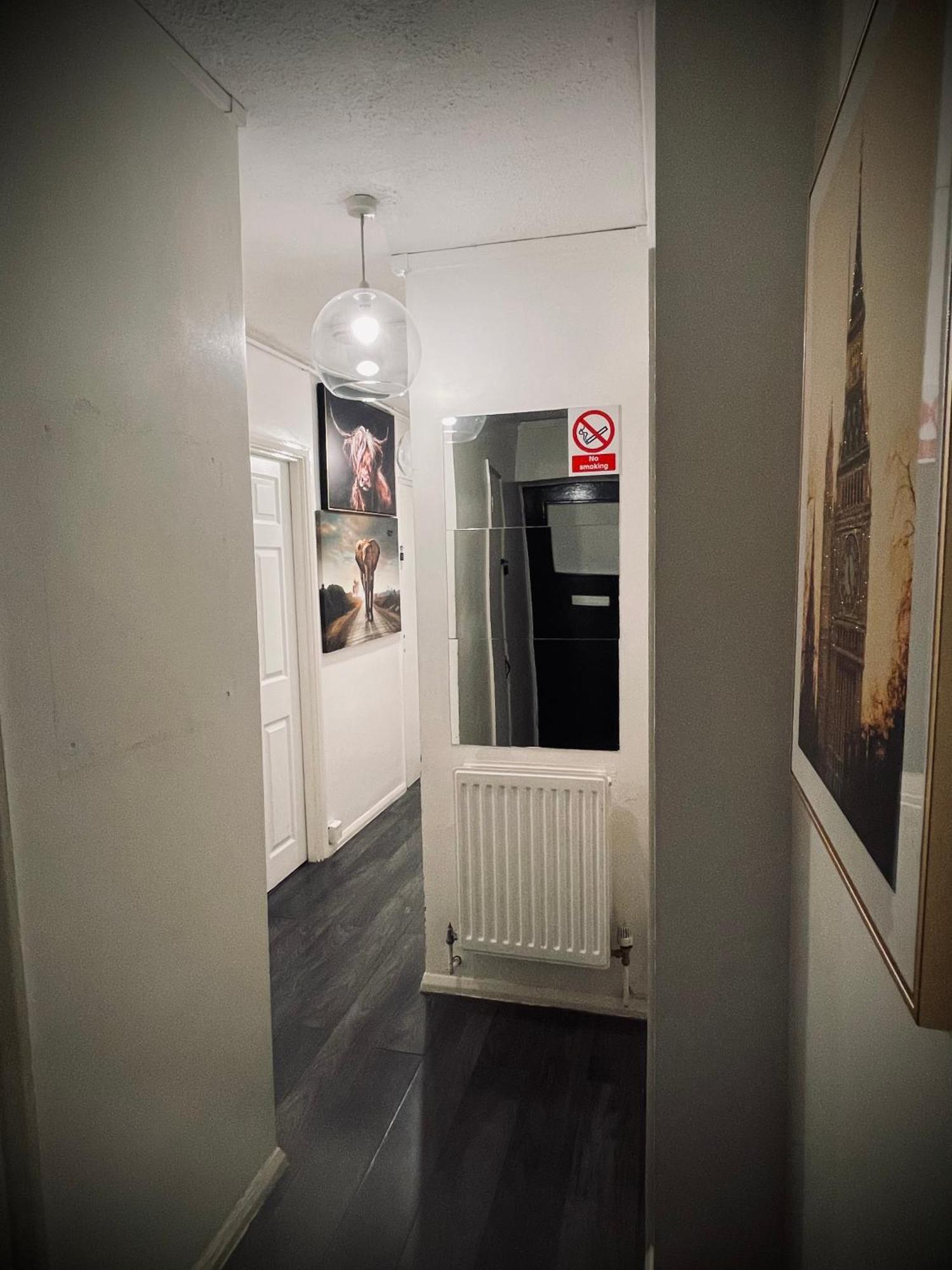 Appartamento R1 Superking Sized Bed & 65" Tv On The Wall In Clapham Londra Esterno foto